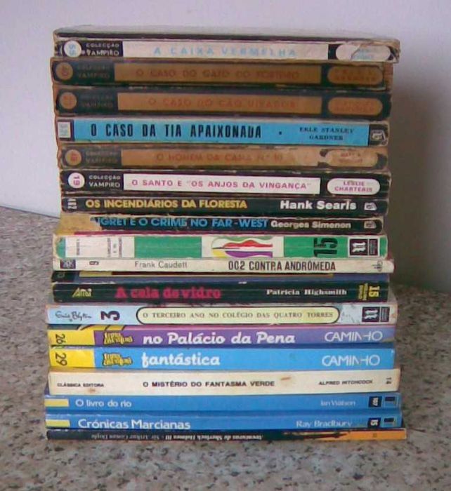 Lote com 90 livros - para desocupar - venda individual