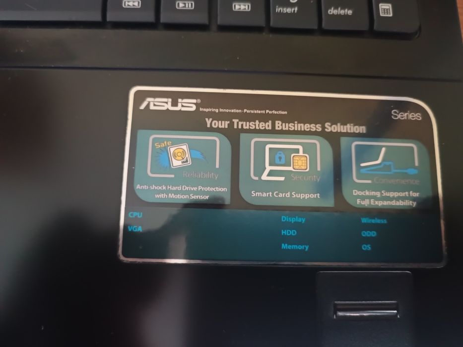 Portátil ASUS 853J