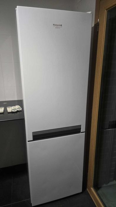 Frigorífico combinado Hotpoint Ariston - 338 L como novo