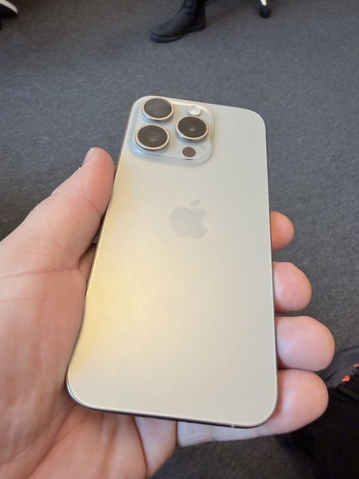 iPhone 15 Pro  -  jak nowy
