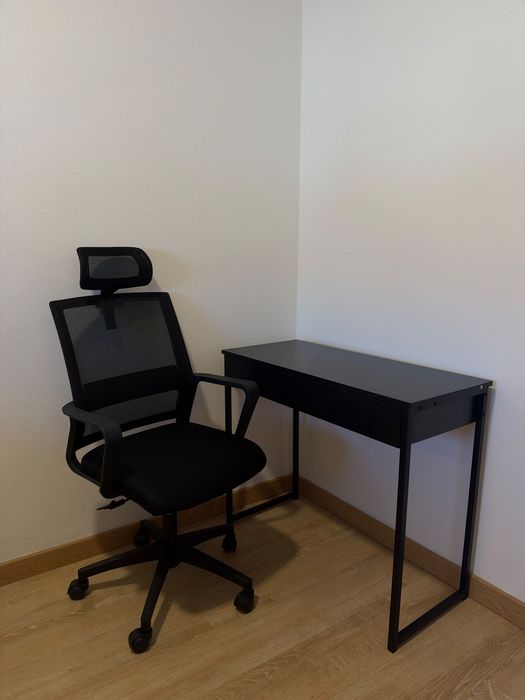 Secretaría e cadeira nova