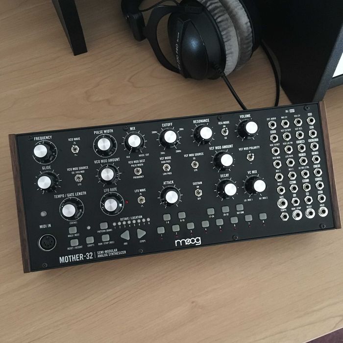 Sintetizador Moog Mother 32