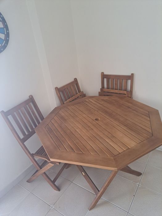 MESA com 4 cadeiras