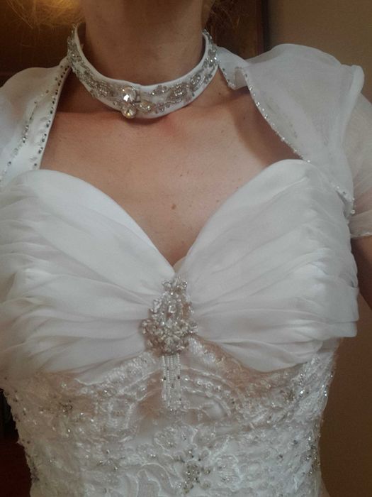 Piękna biała suknia ślubna z trenem rozm. XS + gratisy