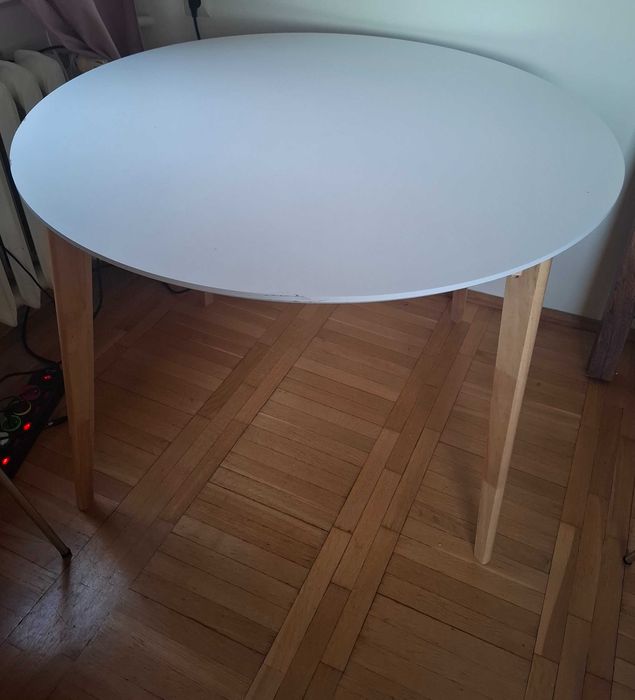 Stòł okrągły biały