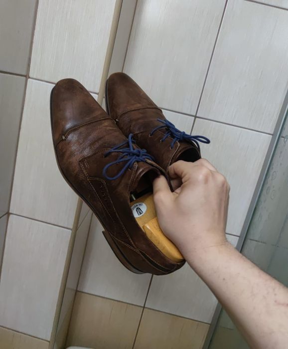 Buty obuwie 43 Bugatti brązowe kremowe naturalna skóra niskie e