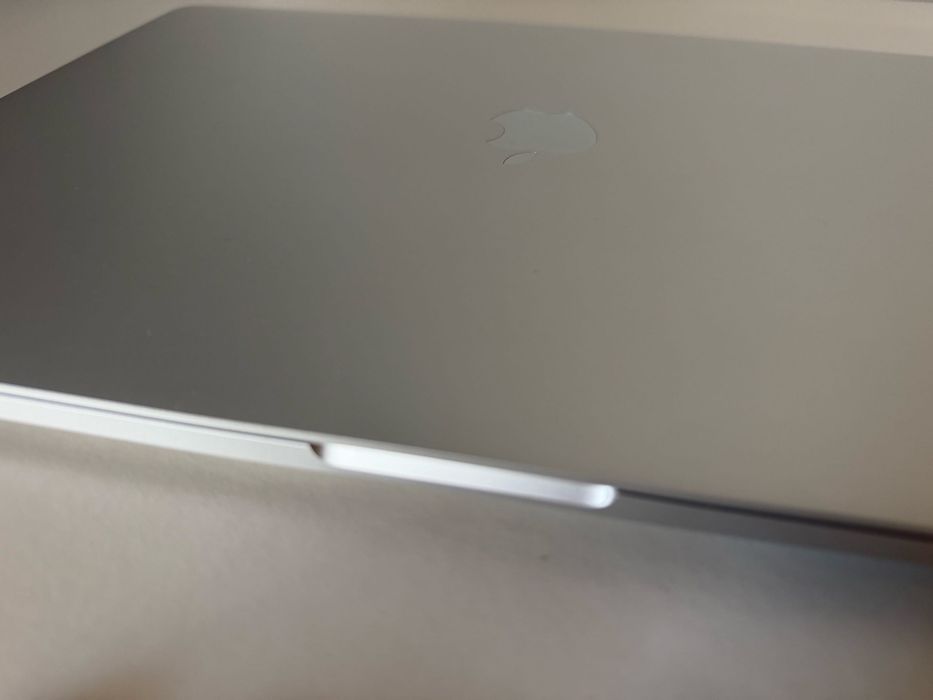 Apple MacBook Pro 16" / 16 GB RAM / 512 GB SSD (Excelente Estado)