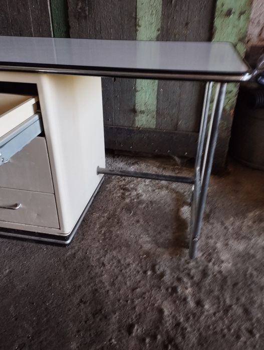 Biurko medyczne metalowe