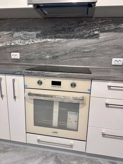 ПРодам 2 ух кімнатну  кв  вул.Любецька 2 а