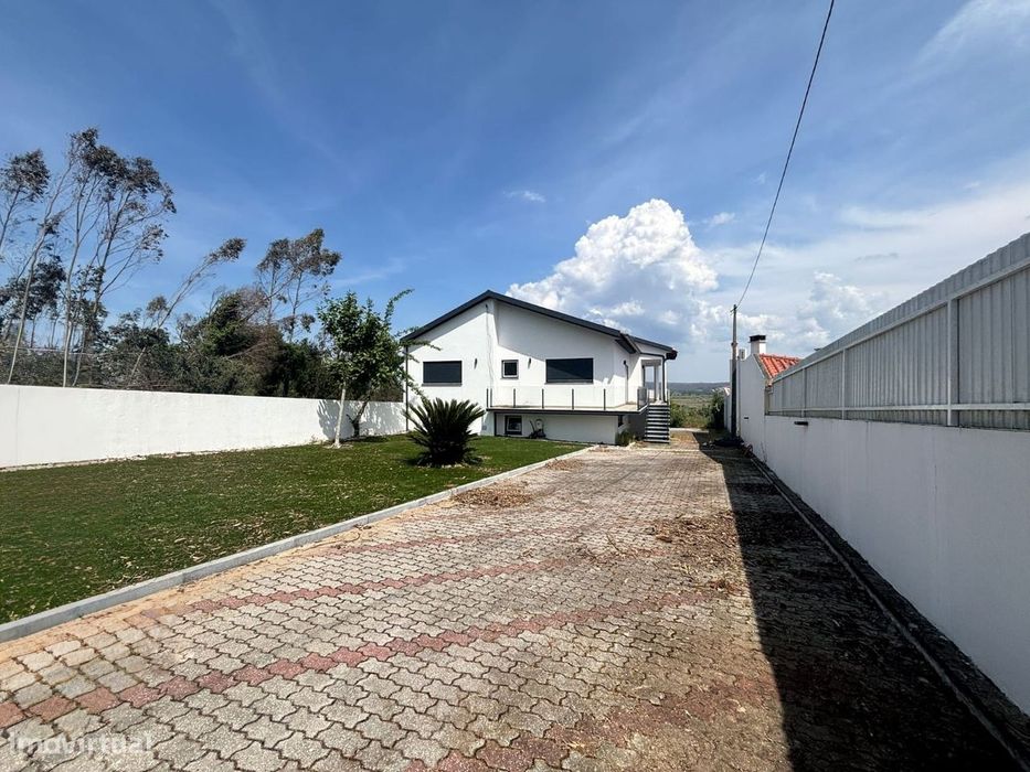 Detached T3+3 House / Land / Well / Carvide / Leiria