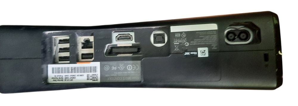 Xbox 360 S 250 GB + 2 pady + 39 gier + komplet okablowania.