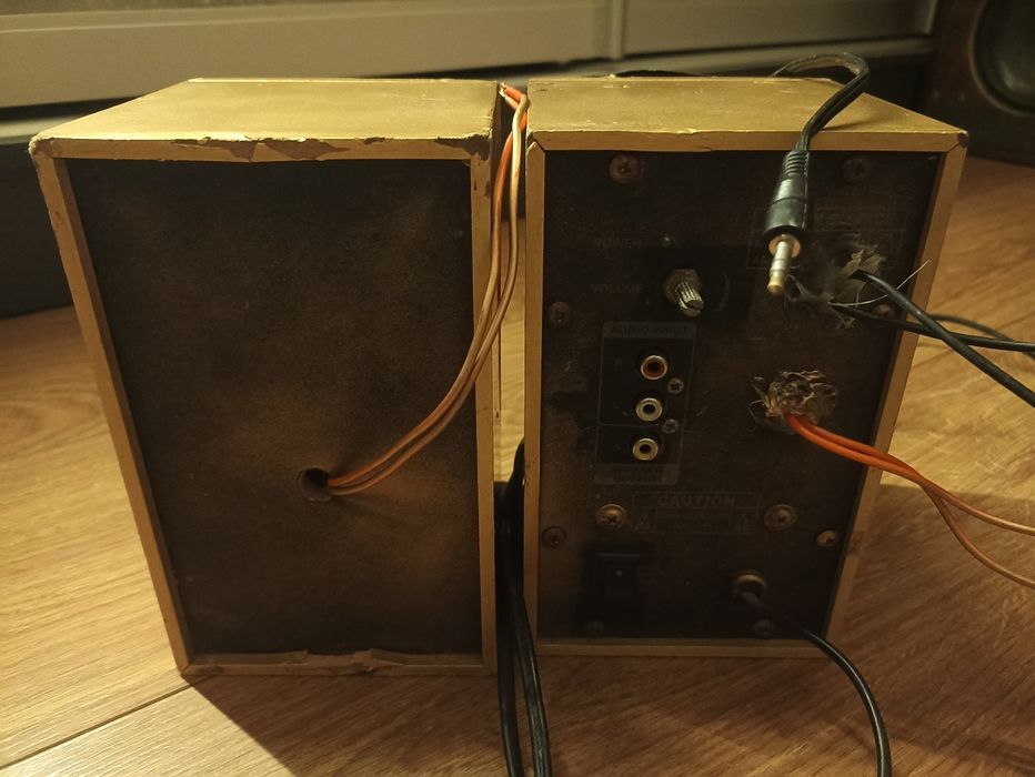 Колонки 2 штуки.