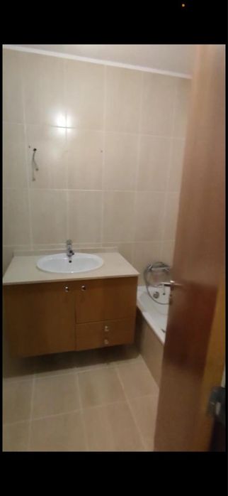 T2 c/ lugar de garagem para arrendar