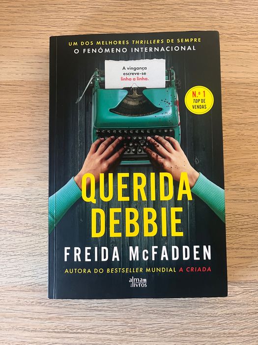 Livro “Querida Debbie”, de Freida McFadden