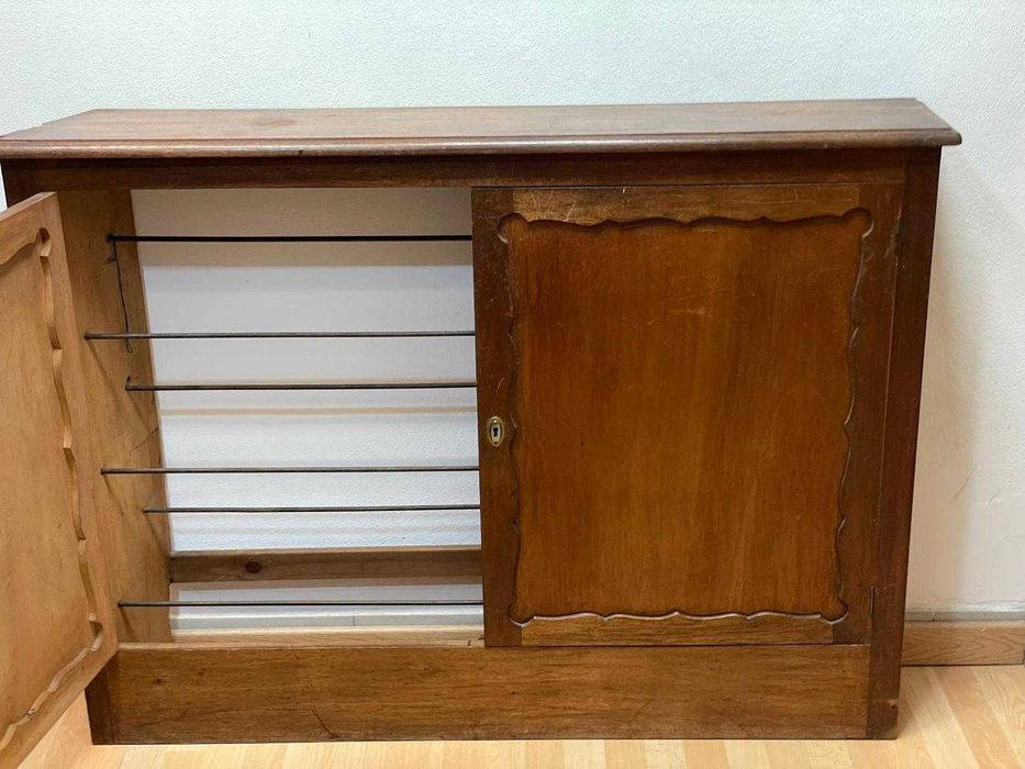 Sapateira antiga em madeira maciça, movel