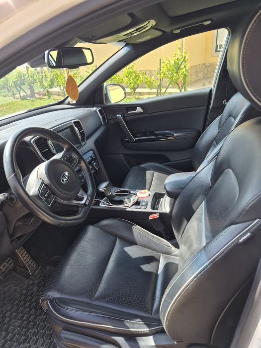Kia Sportage 1.7 CRDi Nacional | Automático | Teto Panorâmico | Couro