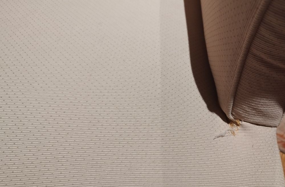 Poltrona bege com banqueta