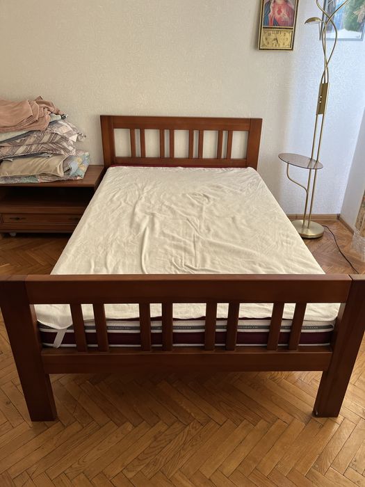 Продам ліжко деревʼяне