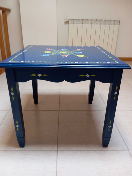 Mesa de mobiliário alentejano pintada à mão