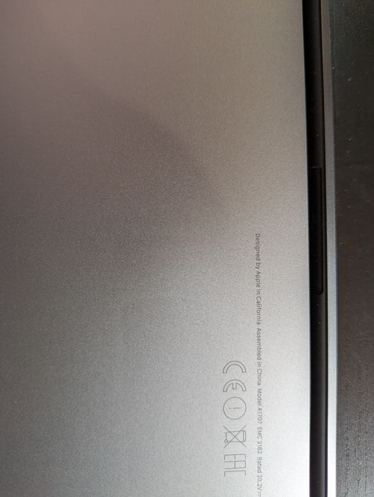 Vendo MacBook Pro Touch Bar Cinzento Sideral  15'' - 16 GB/256 SSD/i7