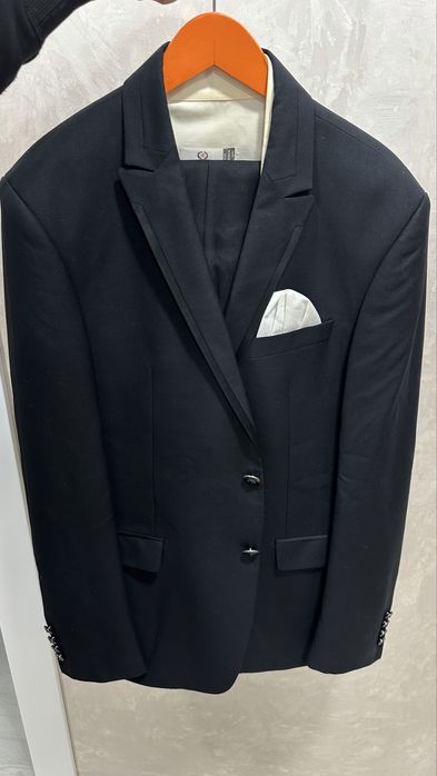 Костюм: піджак, брюки, рубашка, краватка