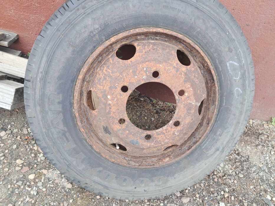 koło , opona 225/75 r17,5 Good Year G291 (mercedes 817)