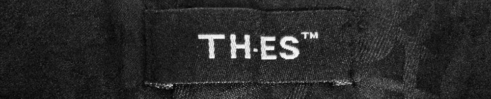 Calças Italianas com Relevo Floral