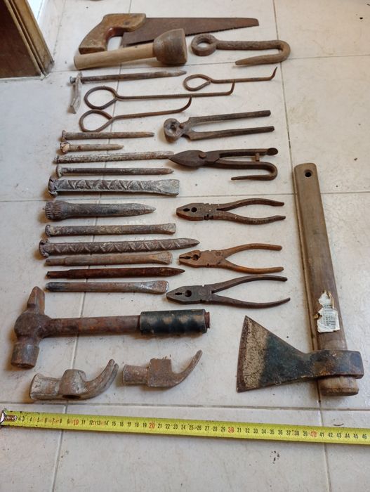 Conjunto de Ferramentas (Ponteiros, Escopos, Maceta, Machado, etc)