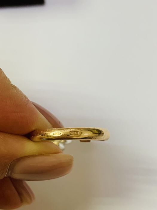 Продам золоту каблучку 585* з діамантами, Україна