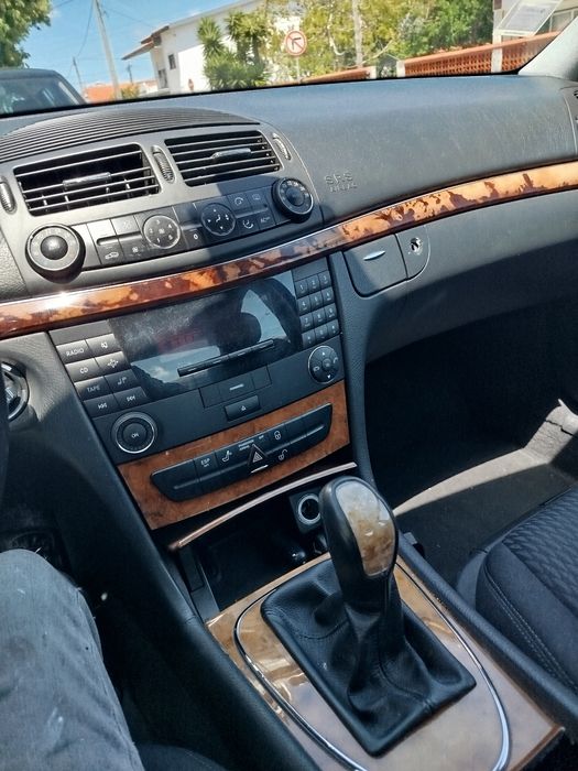 Mercedes-Benz 220e