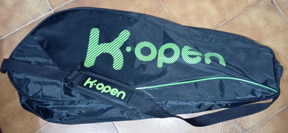 Saco de raquetes de tênis.  k.open