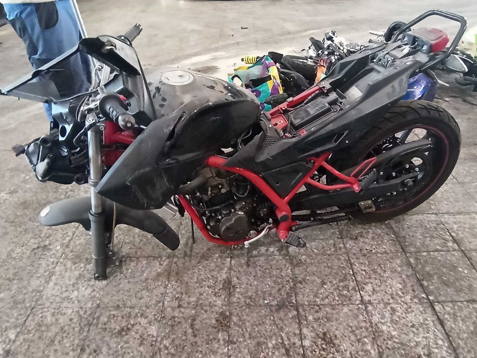 Peças UM Scrambler