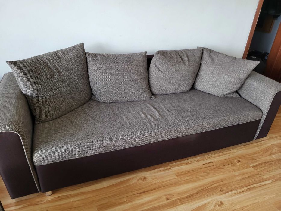 Kanapa z fotelem i podnóżkiem