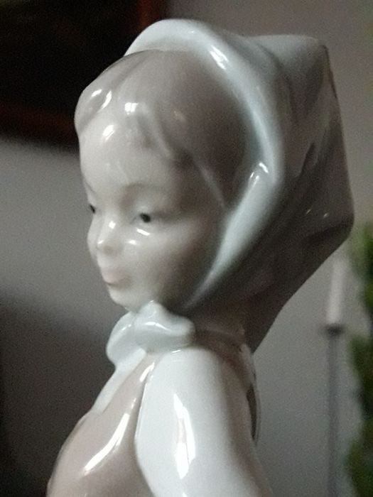 Porcelanowa figurka Nao Lladro Hiszpania