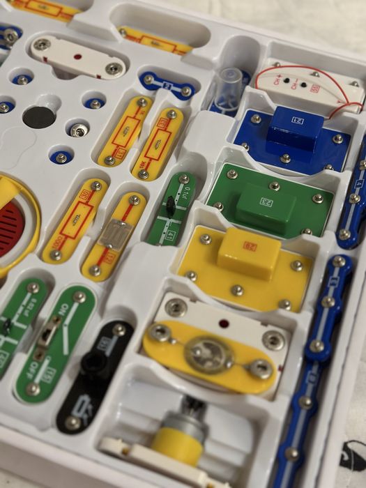 Електронний конструктор Znatok