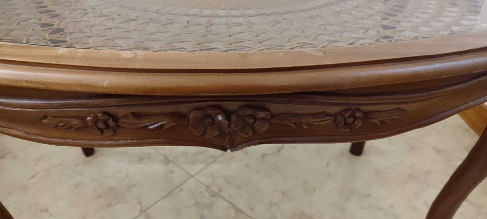 Mesa de centro oval decorativa