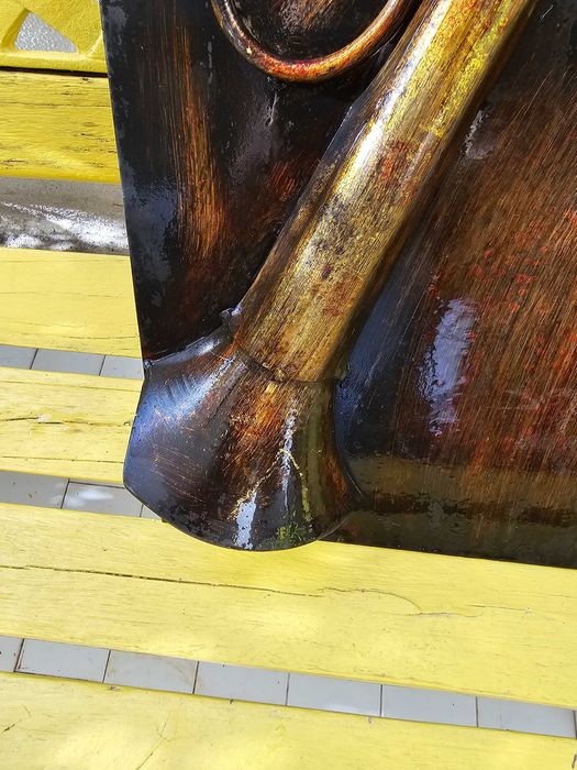 Decoração em metal com relevo