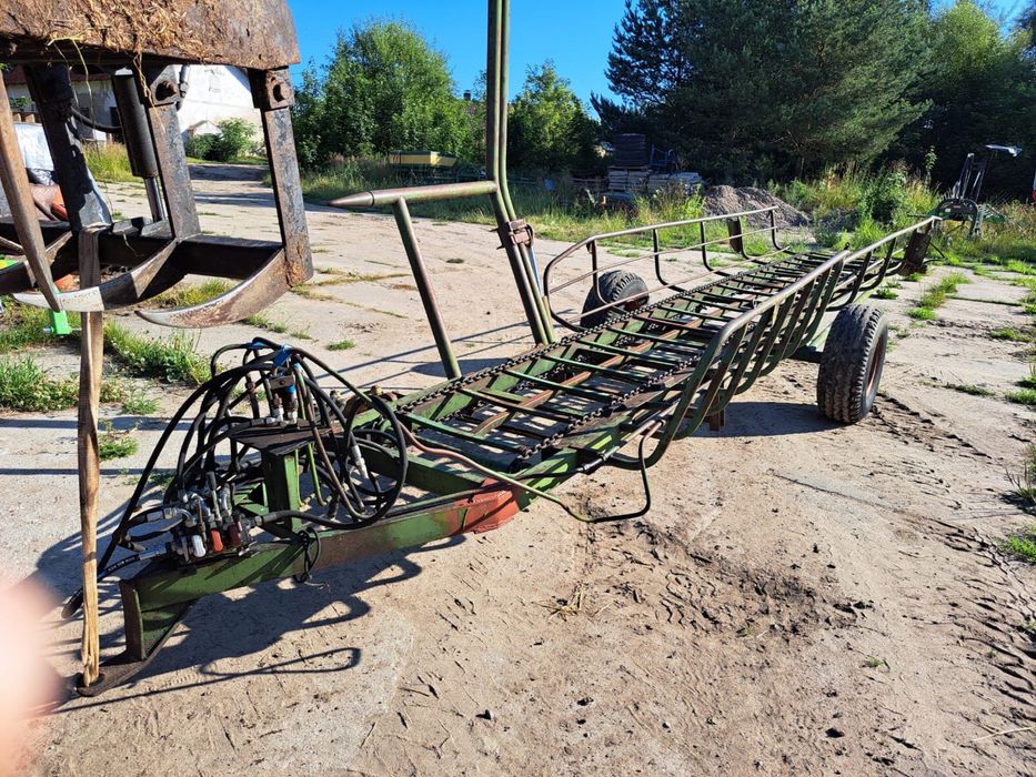 Przyczepa samozaładowcza do balotów