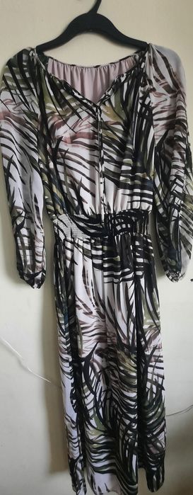 Długa nowa sukienka