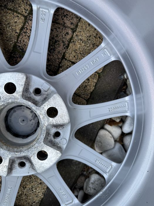 Sprzedam całe koła 17 cali BMW piasta 66.1 mm Rozstaw 5x112