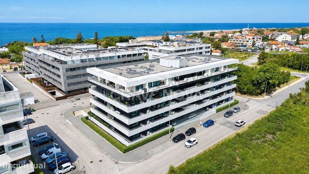 T2 Luxo c/ Terraço e 2 Lugares de Garagem em Arcozelo (Praias)
