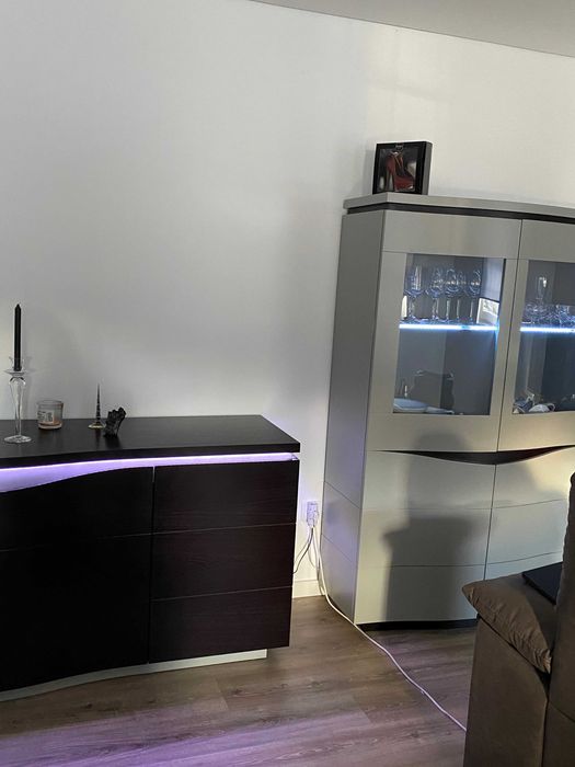Vendo Conjunto de Sala - Aparador e Louceiro Wengué e Cinza