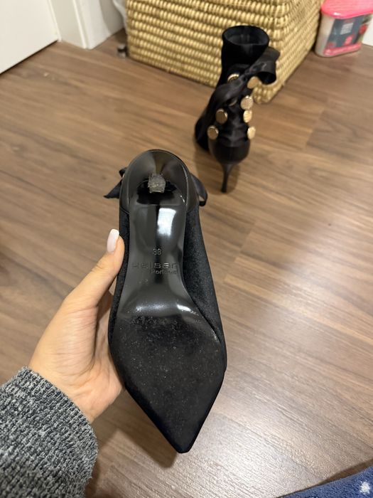 Botins pretos pele e veludo Marca Helsar