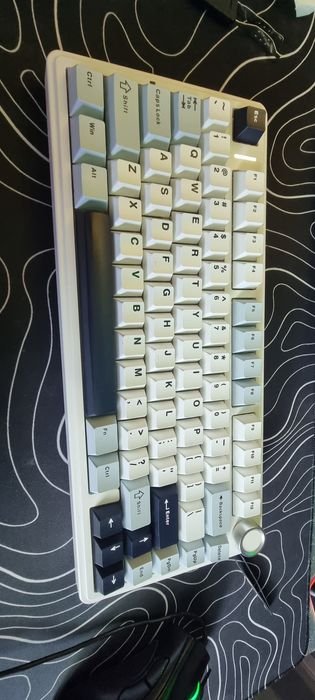 Продам aula f75  стан ідеал