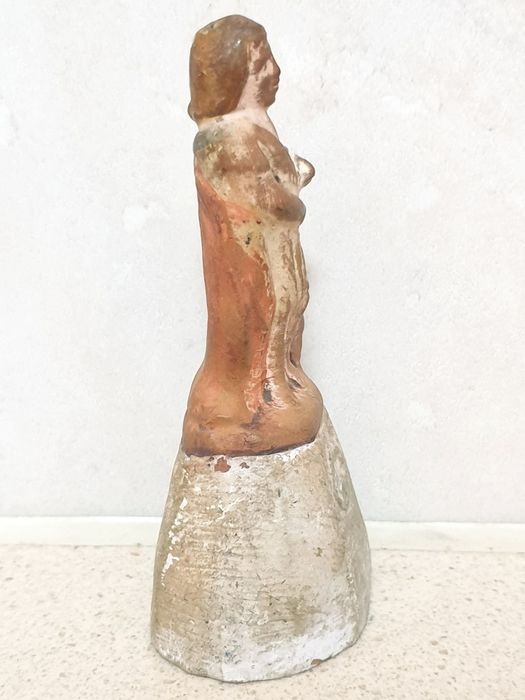 Pequena antiga figura de São João Baptista em cerâmica