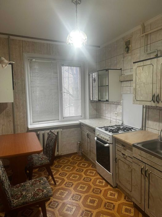 Дуже гарненька квартира в районі Світанка.