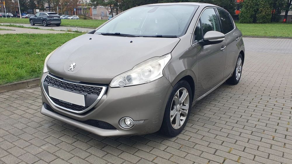Peugeot 208