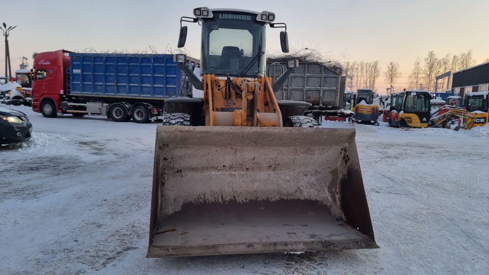 Фронтальный погрузчик Liebherr 528, 2011г