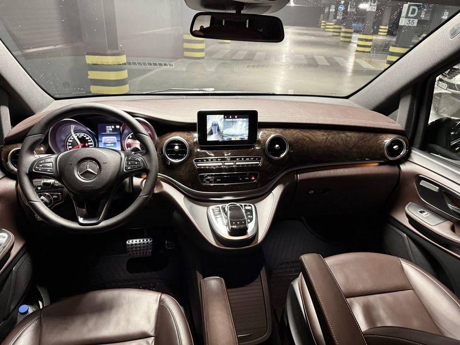 Орендуйте Mercedes-Benz V 250 4MATIC