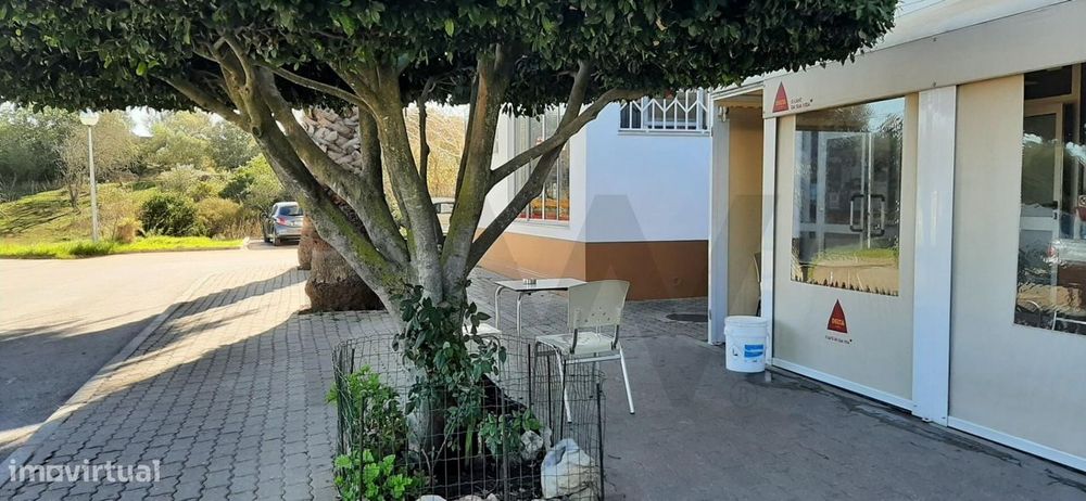 ☕️ Vende-se Café/Pastelaria em Pleno Funcionamento + Loja Adicional –